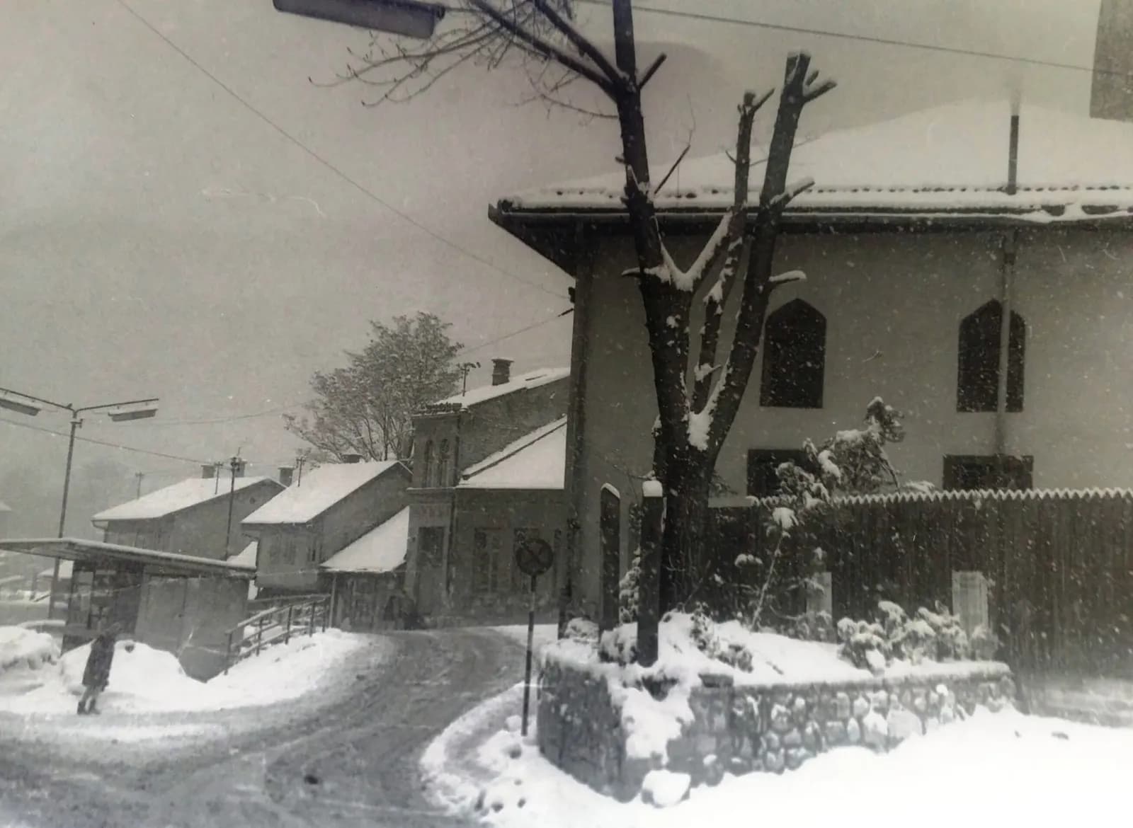 Bakijska džamija pod snijegom, stara fotografija