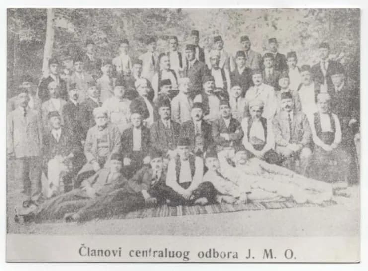 Grupna fotografija članova centralnog odbora JMO