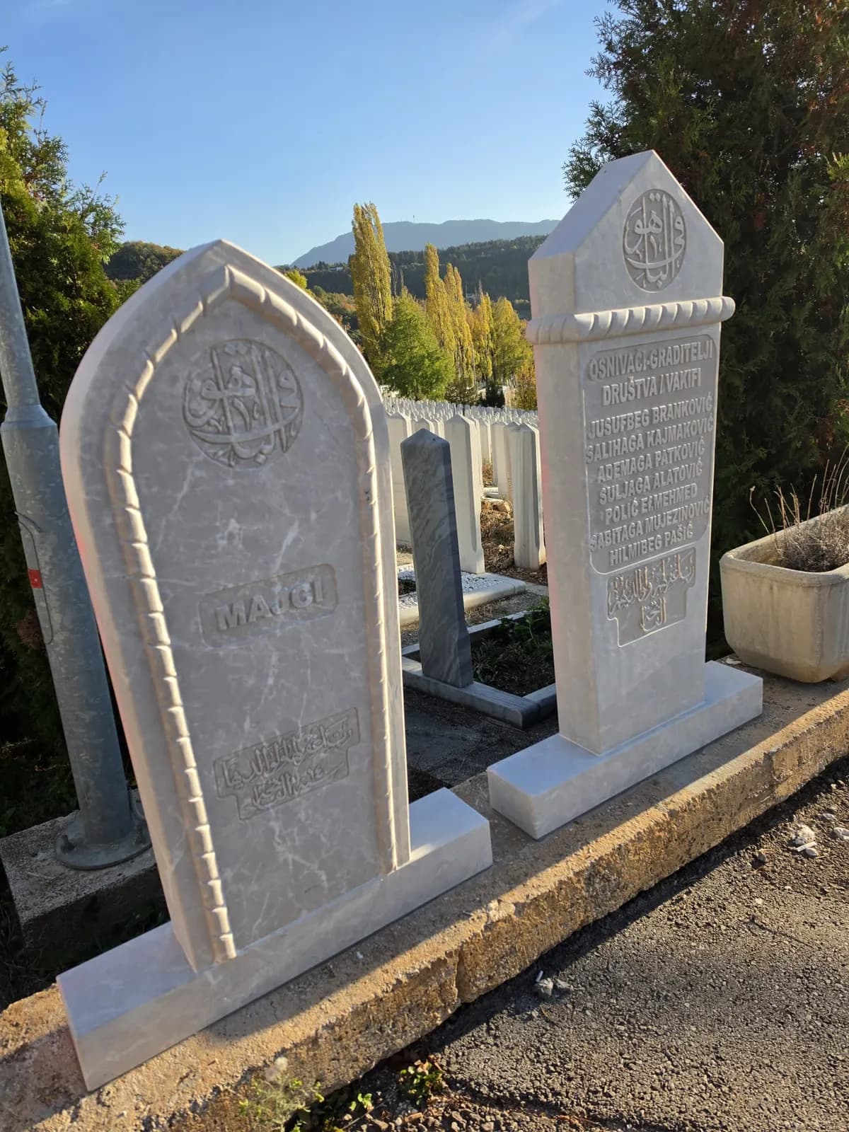 Dva nova nišana uz stazu na mezaristanu Faletići